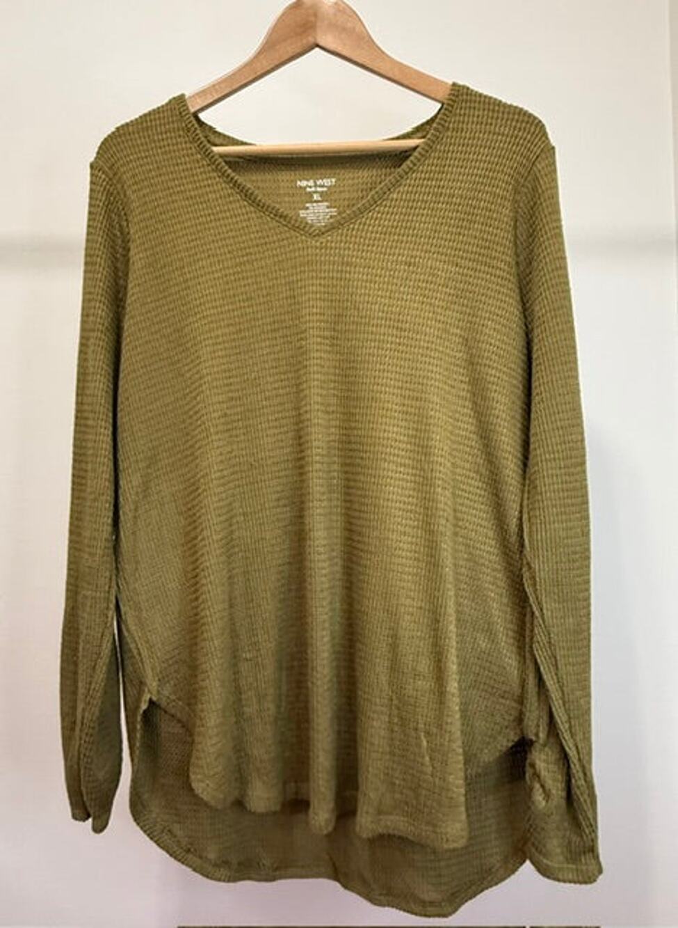 Nine West Soft Spun Waffle Knit V‑Neck Shirt – Olive – Size XL